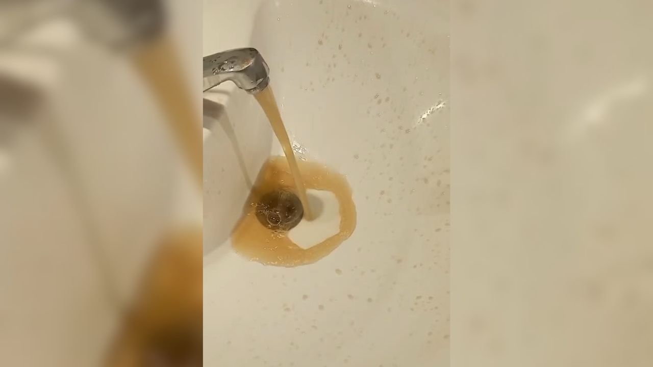 Musluklardan yine çamur akıyor