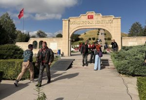 Dumlupınar Şehitliği Büyük Taarruz'un 104. Yılında Ziyaretçi Akınına Uğradı